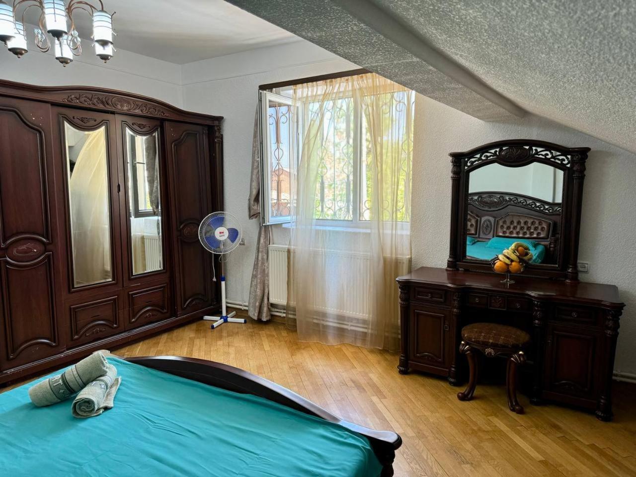California Hostel Γιερεβάν Εξωτερικό φωτογραφία