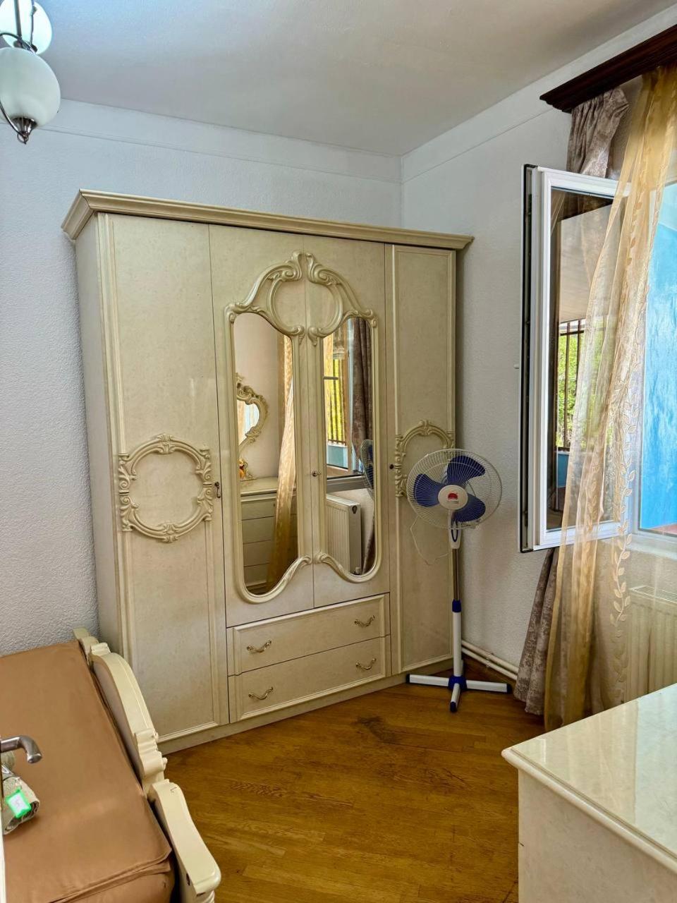 California Hostel Γιερεβάν Εξωτερικό φωτογραφία